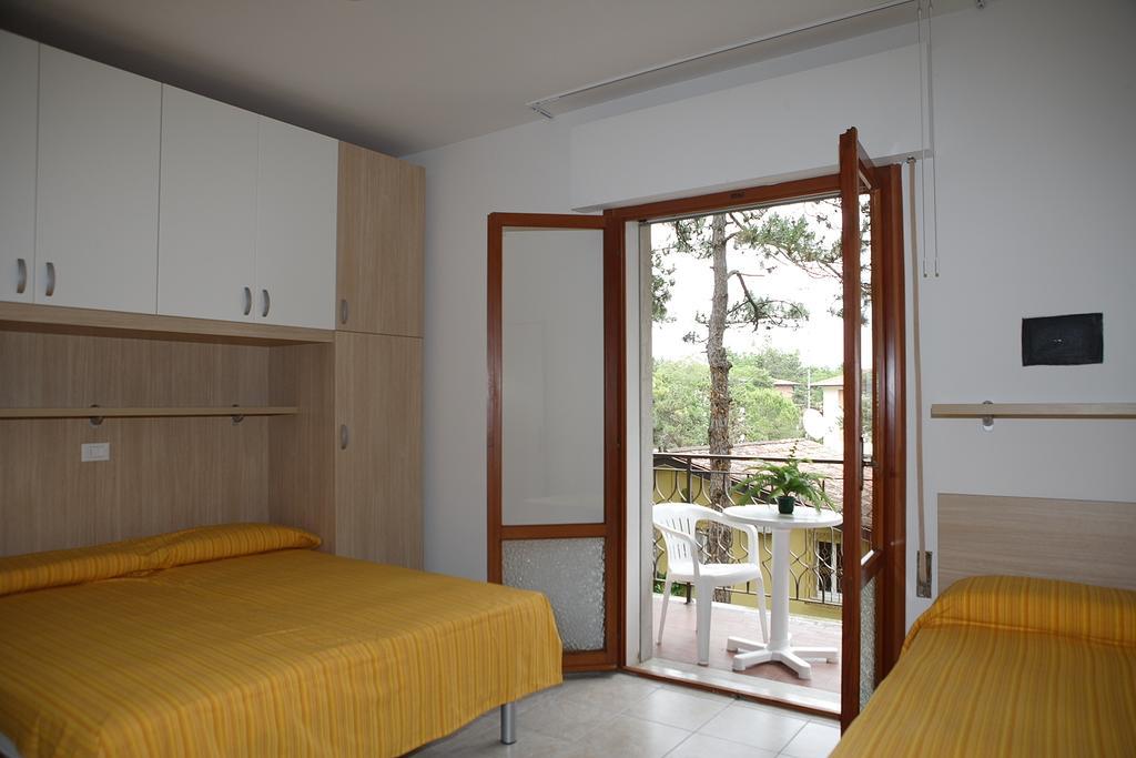 Ba- Tintoretto Apartments - Lignano Sabbiadoro Szoba fotó